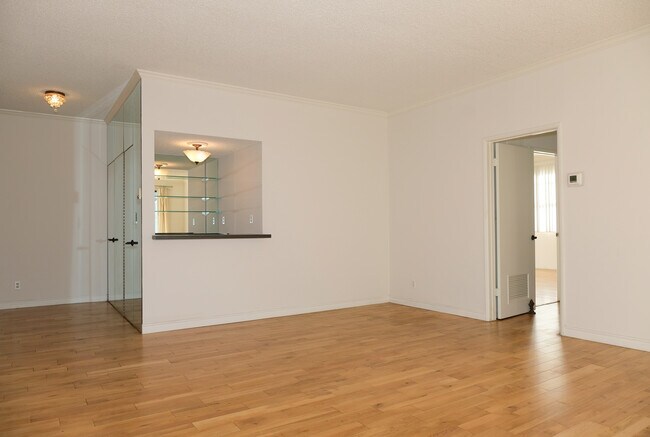 Building Photo - 8568 Burton Way