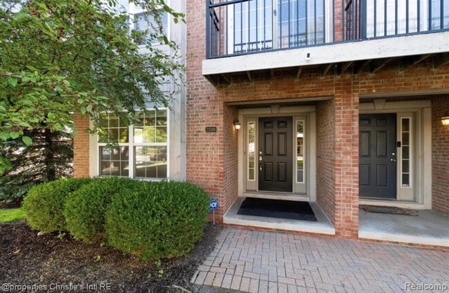 Building Photo - 22089 Parkview Dr