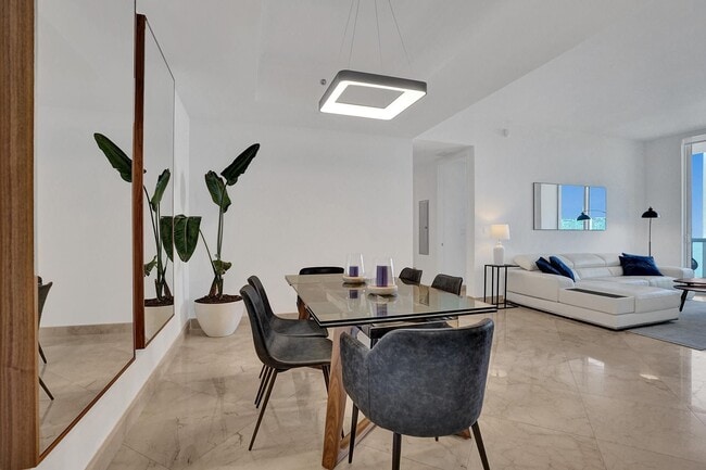 Building Photo - 16001 Collins Ave