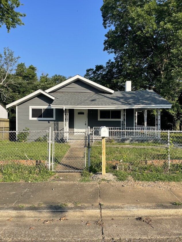 Primary Photo - 1105 N Orchard Knob Ave