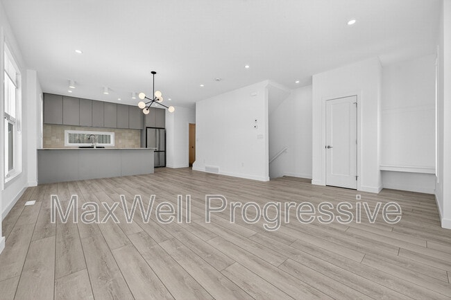 Building Photo - 13516-13115 115 Ave NW