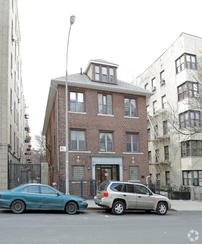 Foto principal - 254 E 206th