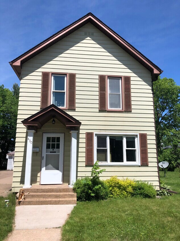 430 Lake St, Eau Claire, WI 54703 House Rental in Eau Claire, WI