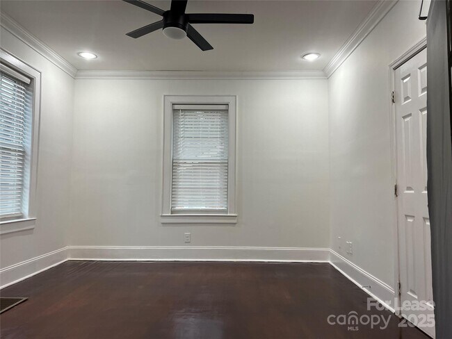 Foto del edificio - 424 Woodvale Pl