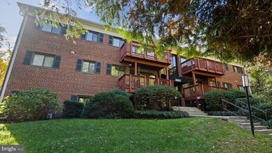 Building Photo - 2802 Dartmouth Rd