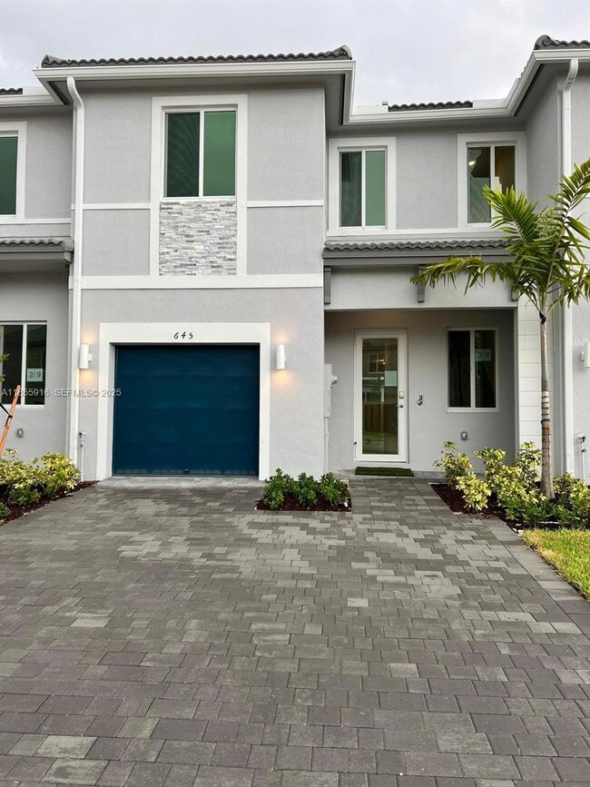 Building Photo - 645 SE 14th Ct