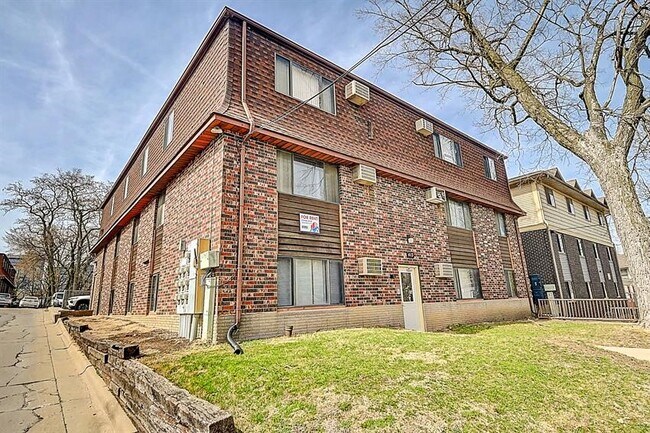 Foto del edificio - 413 S Johnson St