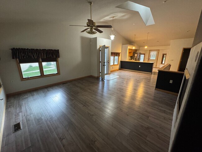 Building Photo - Spacious 4-Bed 3-Bathroom House in North Fort Collins