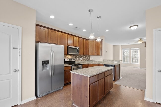 Building Photo - 270 Paradise Dr