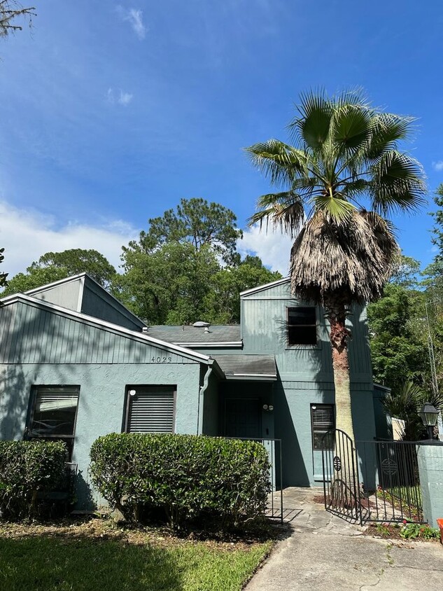 Primary Photo - 3 Bedroom 2 Bath Townhome backing up to Ir...