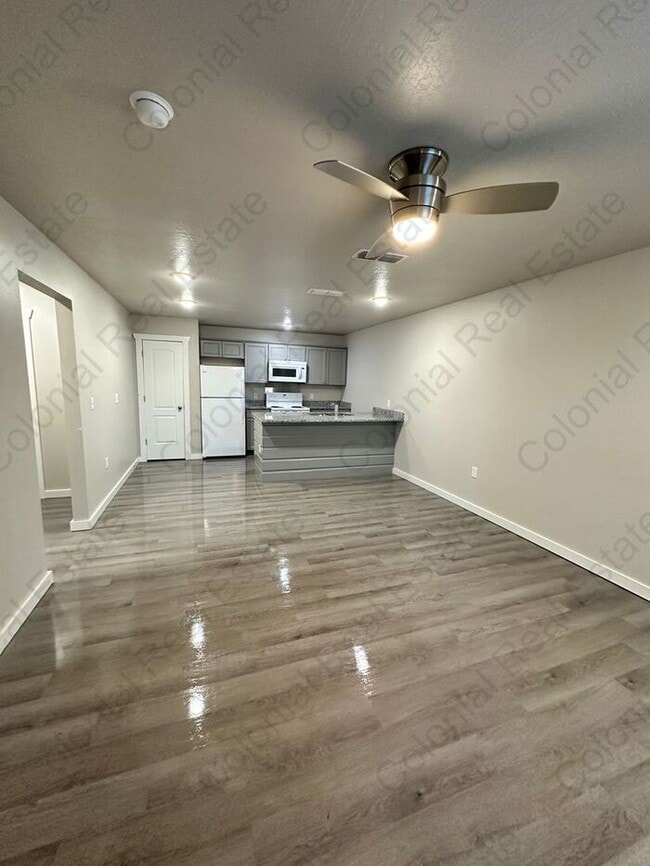 Building Photo - 2 Bedroom 2 Bathroom