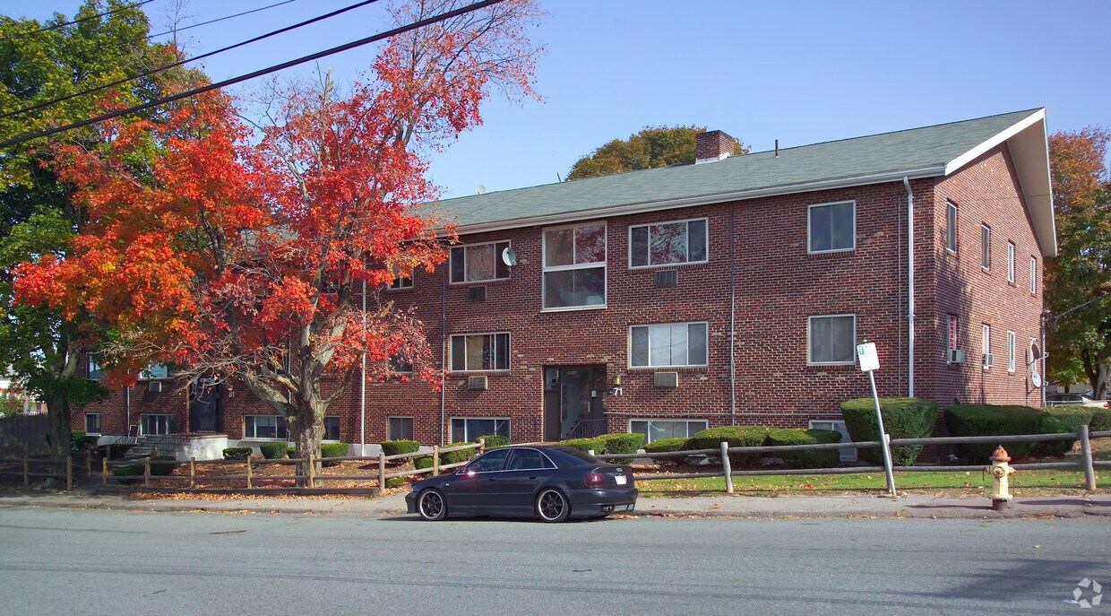 Foto del edificio - 71-81 Pond St