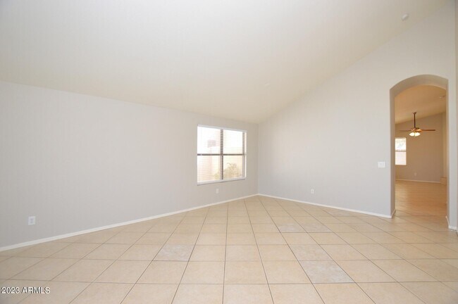 Building Photo - 513 E Cathy Dr