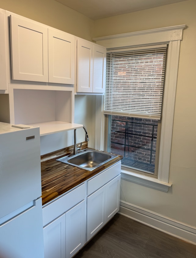 Kitchen - 1564 Chase Ave