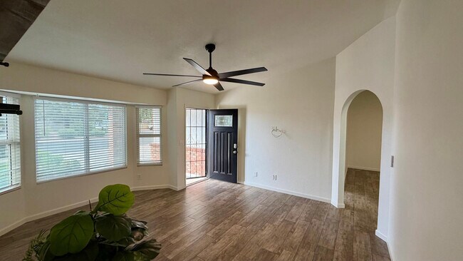 Foto del edificio - 3761 E Dulciana Ave