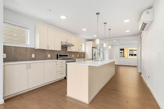 Foto del edificio - Modern Townhome in Upton at Crossroads Village – Stylish Living in a Prime Location