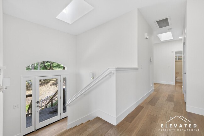 Foto del edificio - 9400 Chalk Hill Rd