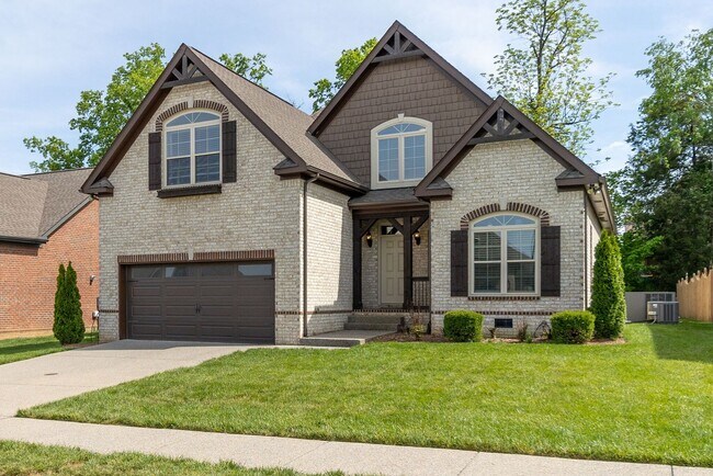 Foto del edificio - 4 Bedroom, 3 Bath Home w/ Backyard and 2 Car Garage