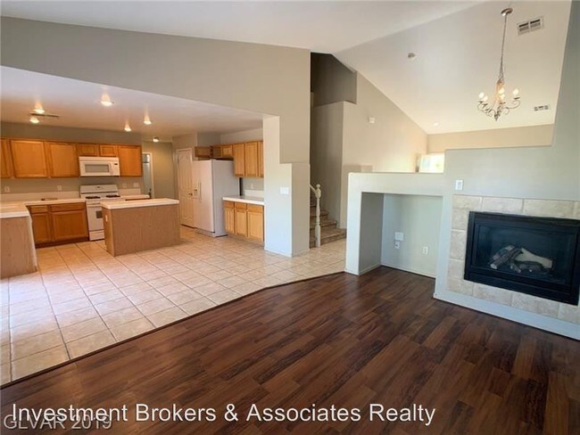 Building Photo - 1058 Las Palmas Entrada Ave