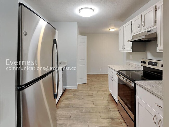 Foto del edificio - 2117 Newbury Dr