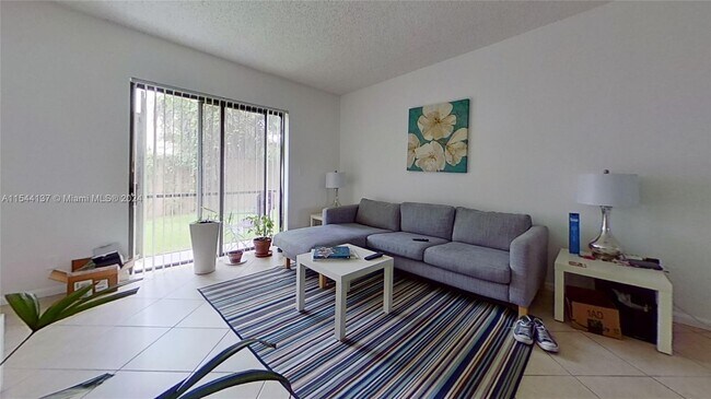 Foto del edificio - 21904 Lake Forest Cir