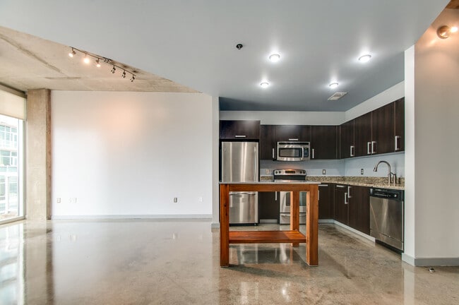 Building Photo - 600 12th Ave S