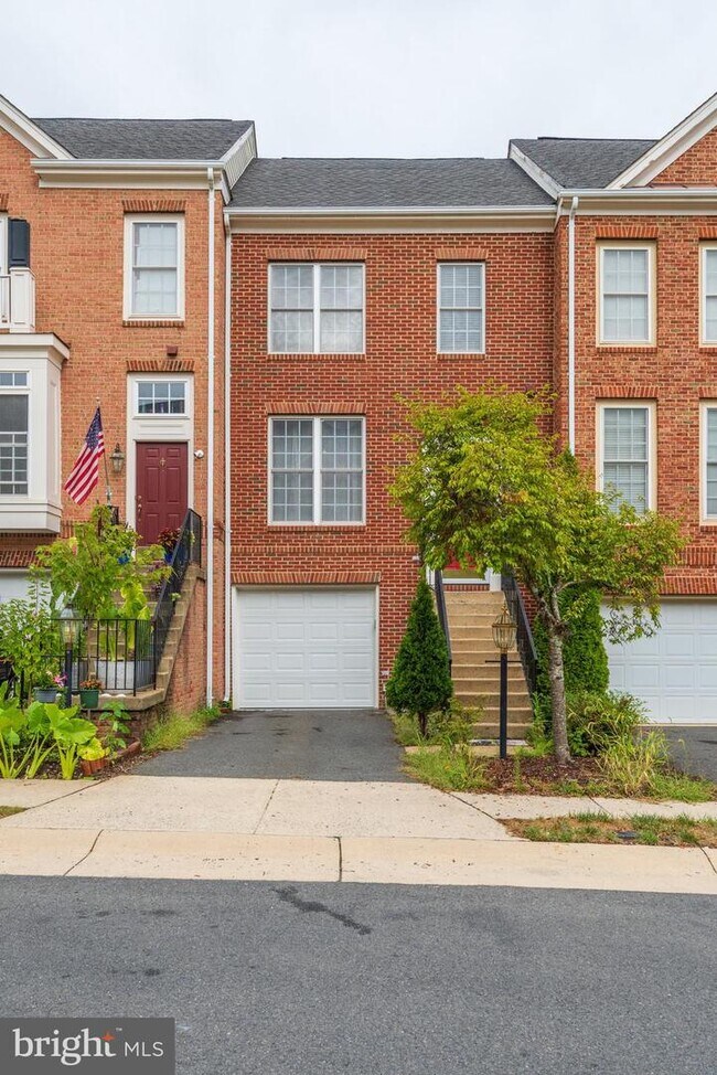 Building Photo - 24657 Kings Canyon Square