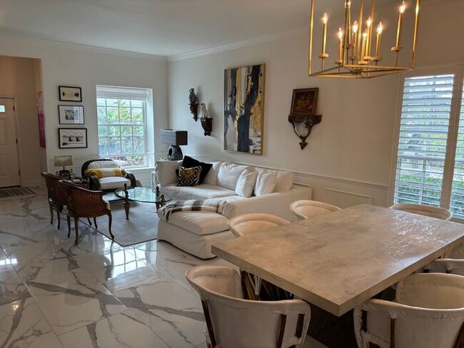 Building Photo - Furnished 2-Bed, 2-Bath Townhouse in Orlan...