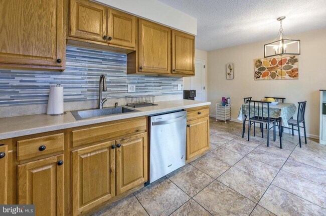 Foto del edificio - 56 Dover Dr