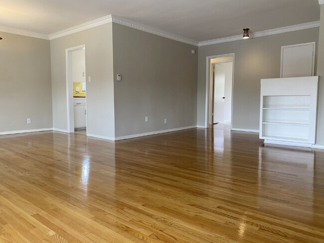Building Photo - 4700 Los Feliz Blvd