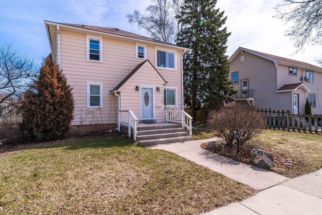 Primary Photo - 2819 S 10th St