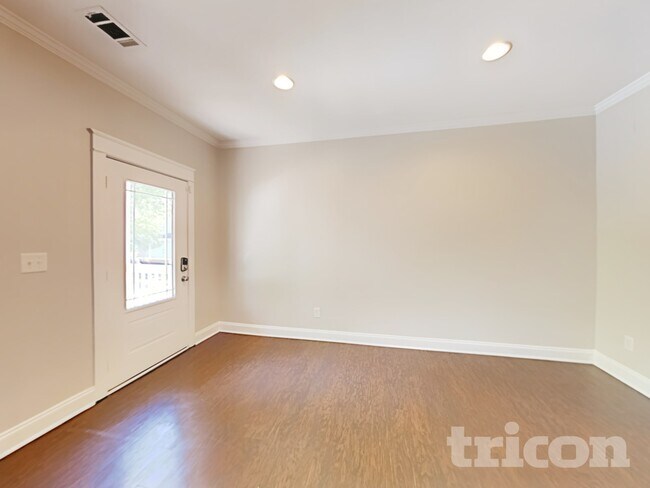Building Photo - 2435 Center Pointe Cir SW