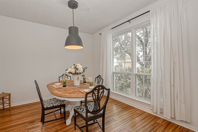 Foto del edificio - 16535 Oat Mill Dr