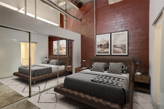 Building Photo - 705 Main St