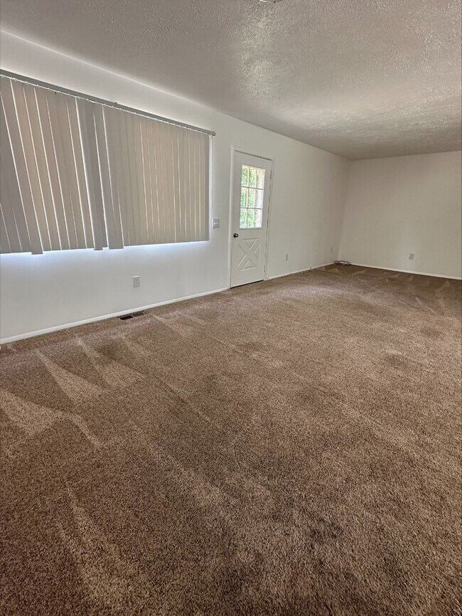 Foto del edificio - 2 Bedroom Outside of Greenville