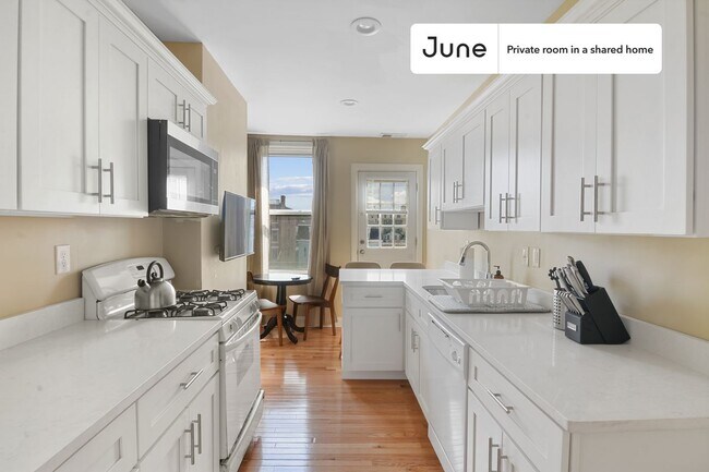 Foto del edificio - Room in Shared 4 bed/1 bath home in Allston