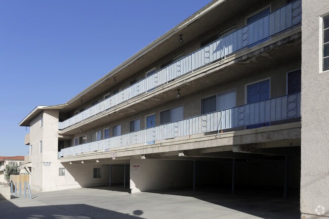Building Photo - 6318 Comstock Ave