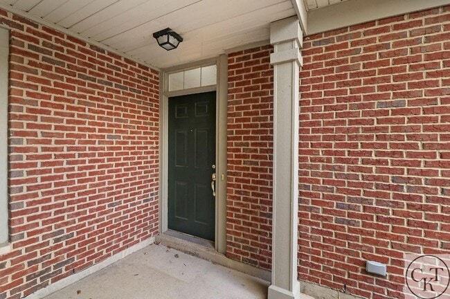 Building Photo - 2139 Vanderbilt Dr