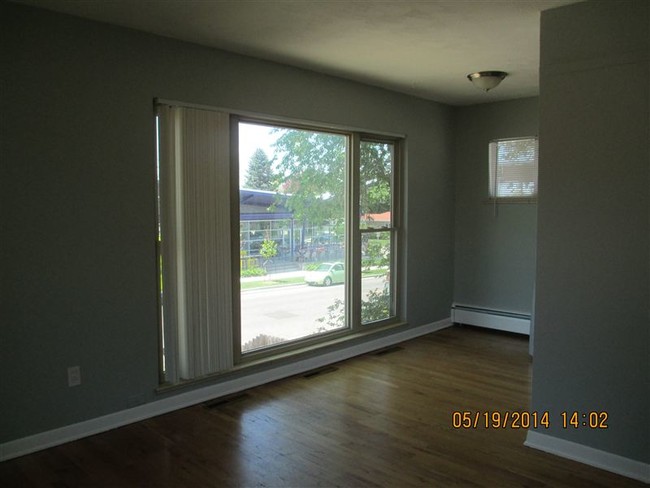 Building Photo - 220 S Holly St
