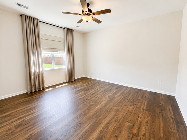 Building Photo - Beautiful 3-Bedroom Home in Desirable Chestnut Ridge