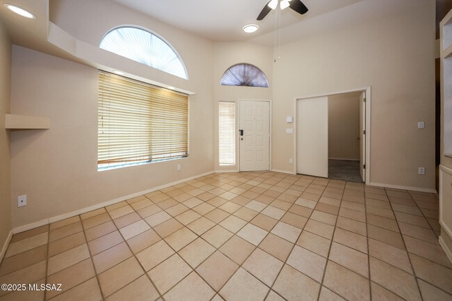 Building Photo - 3080 W Placita De La Roseta