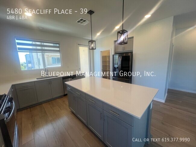 Foto del edificio - 5480 Seacliff Pl