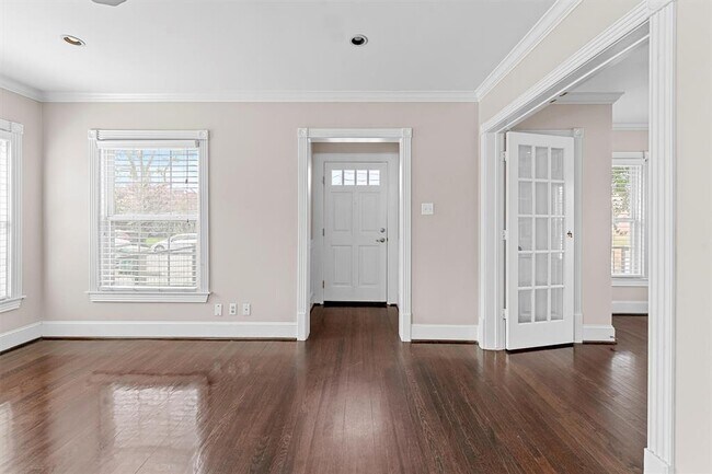 Building Photo - 1120 Dunbar St