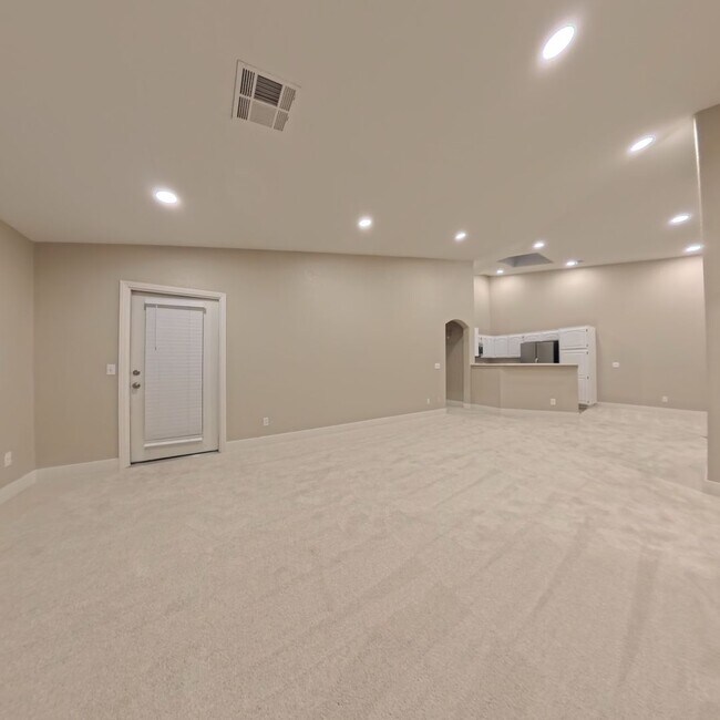 Foto del edificio - Beautifully Renovated 2nd-Floor Condo in Prime Location