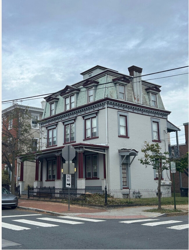 Building Photo - 600 N Washington St