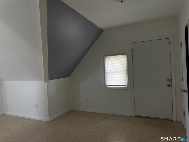 Building Photo - 438 Hollister Ave