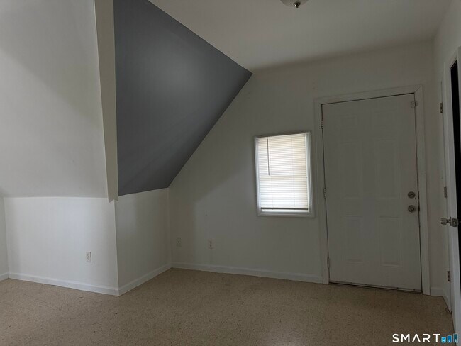 Foto del edificio - 438 Hollister Ave