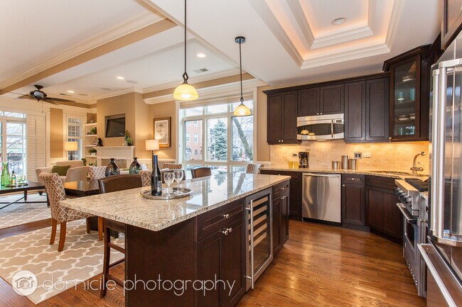 Foto del edificio - 3763 N Wilton Ave