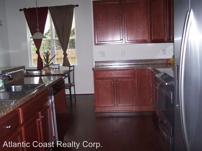 Building Photo - 4 br, 2 bath House - 118 Keeper St.