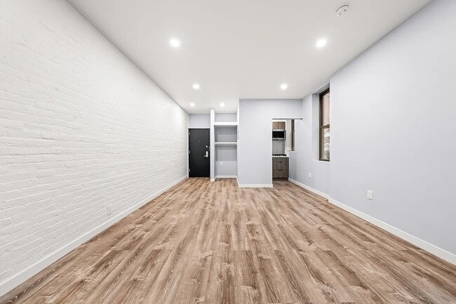 Foto del edificio - 453 W 48th St